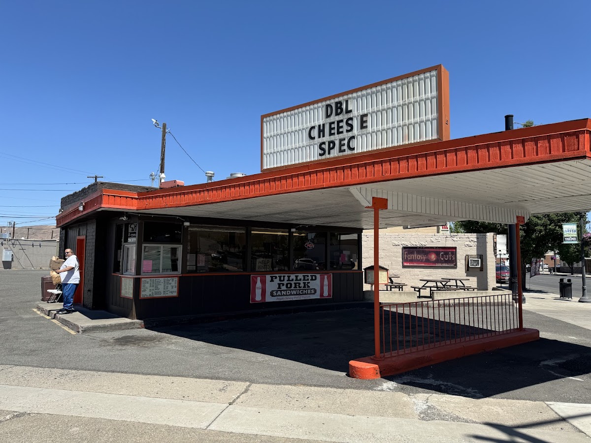 The Lariat Bar-B-Q drive-in storefront on W Yakima Ave with the reader board and pulled pork banner